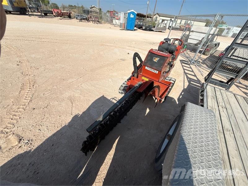 Ditch Witch C24X Freze za kopanje jarkov Trenčerji