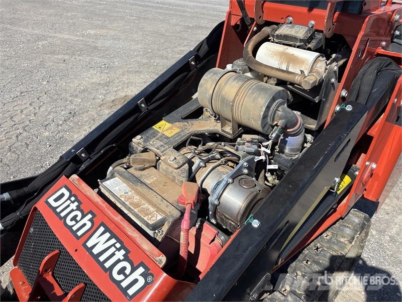Ditch Witch SK1050 Mini Compact Track Loader Smykem řízené nakladače