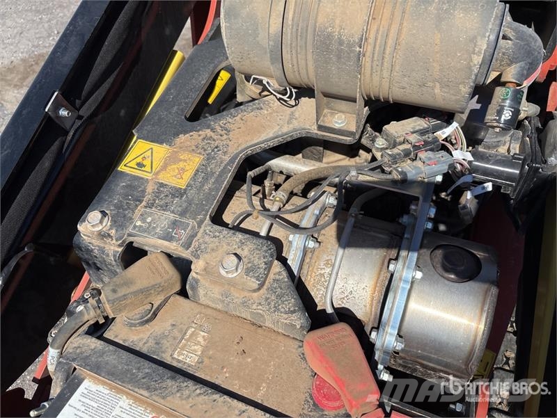 Ditch Witch SK1050 Mini Compact Track Loader Smykem řízené nakladače