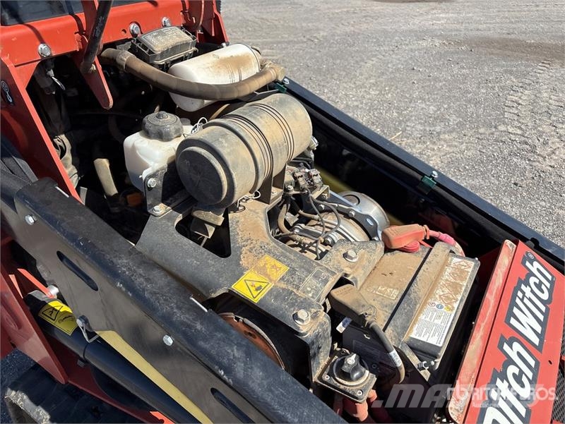 Ditch Witch SK1050 Mini Compact Track Loader Smykem řízené nakladače