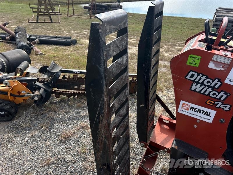 Ditch Witch Walk Behind Trencher w/2020 Ditch Witch Trailer Rovokopači freze za kanale Trenčeri
