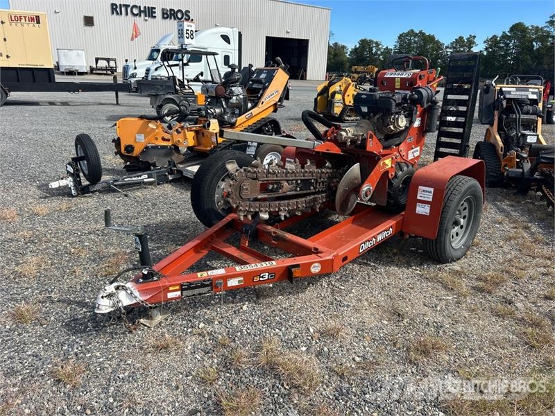 Ditch Witch Walk Behind Trencher w/2020 Ditch Witch Trailer Rovokopači freze za kanale Trenčeri