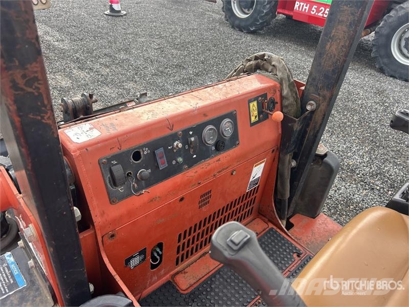 Ditch Witch XT850 Tracked Backhoe Loader Graaf-laadcombinaties