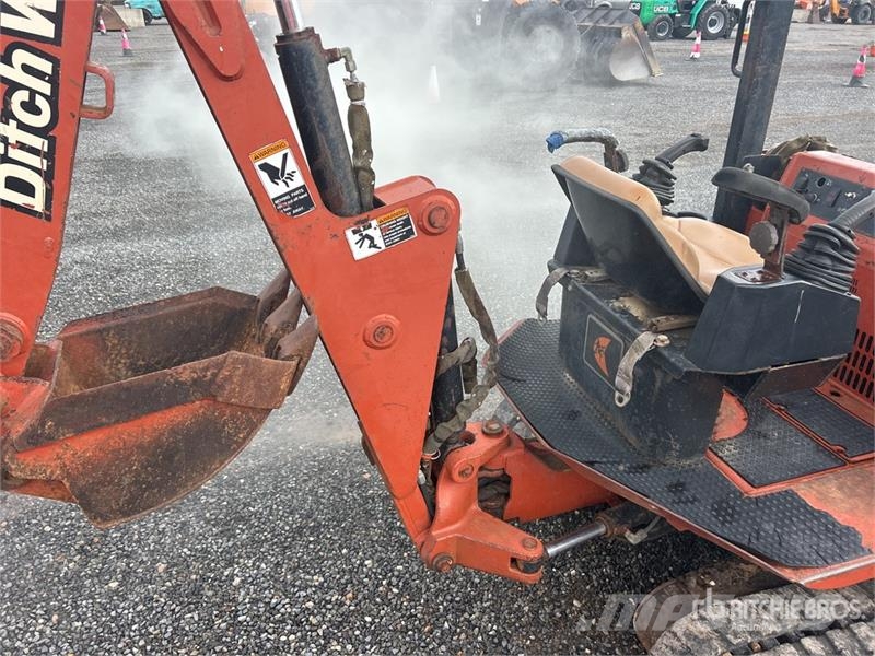Ditch Witch XT850 Tracked Backhoe Loader Graaf-laadcombinaties