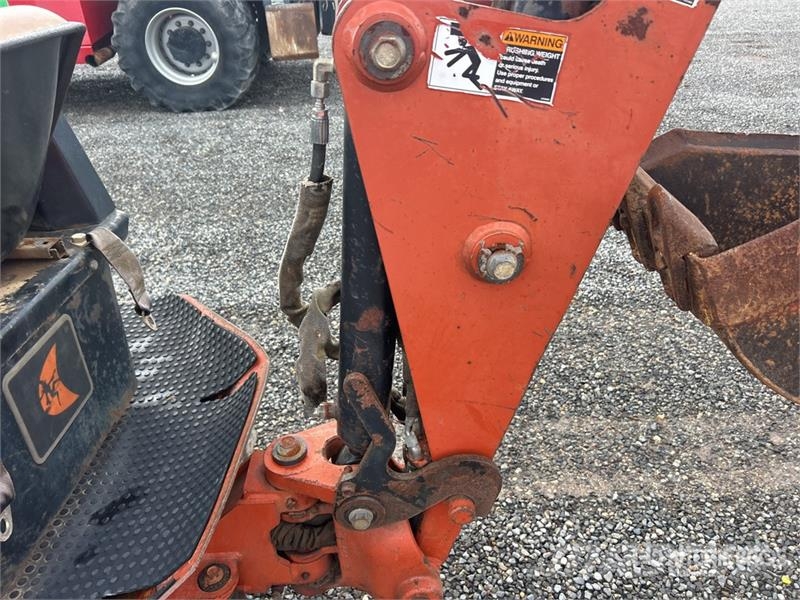 Ditch Witch XT850 Tracked Backhoe Loader Graaf-laadcombinaties