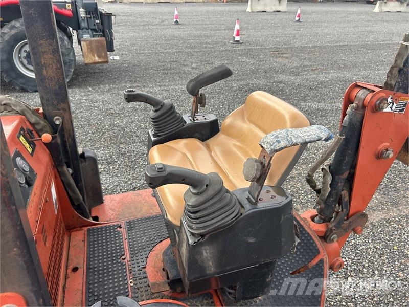 Ditch Witch XT850 Tracked Backhoe Loader Graaf-laadcombinaties