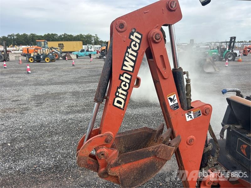 Ditch Witch XT850 Tracked Backhoe Loader Graaf-laadcombinaties