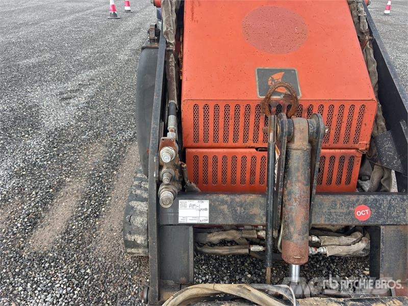 Ditch Witch XT850 Tracked Backhoe Loader Graaf-laadcombinaties