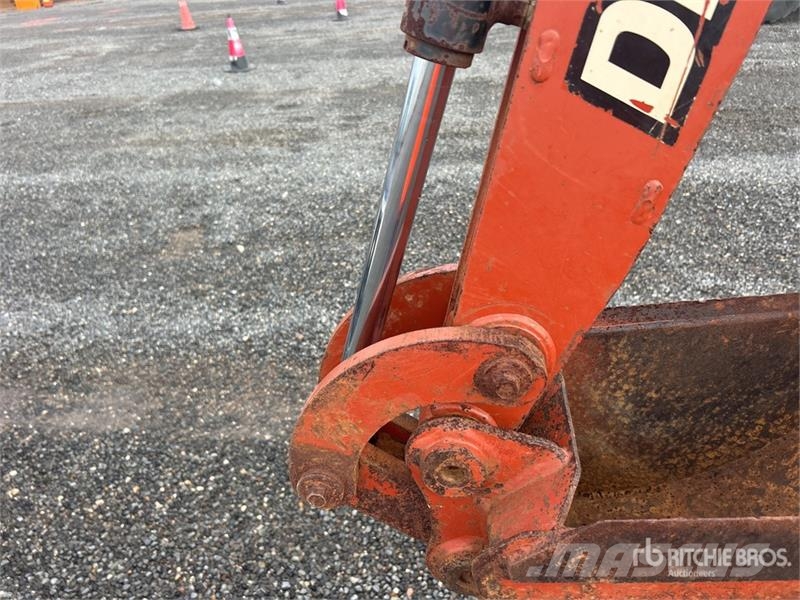 Ditch Witch XT850 Tracked Backhoe Loader Graaf-laadcombinaties