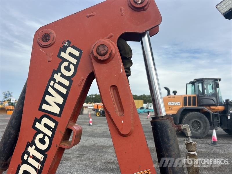 Ditch Witch XT850 Tracked Backhoe Loader Graaf-laadcombinaties