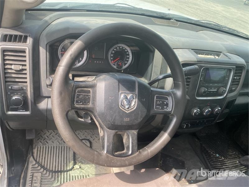 Dodge 5500 4x2 Cab and Chassis Kabine i unutrašnjost