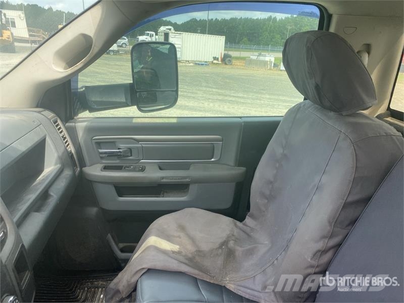 Dodge 5500 4x2 Cab and Chassis Kabine i unutrašnjost