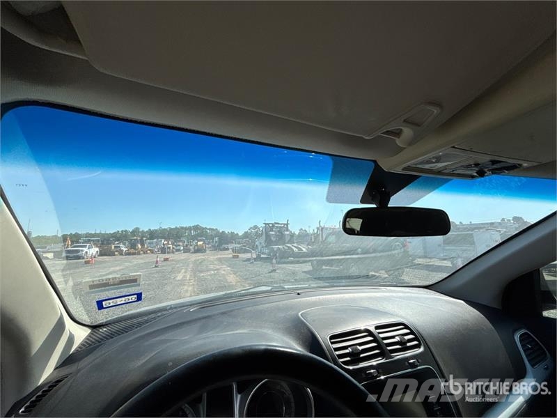 Dodge Journey 2WD SUV Automašīnas
