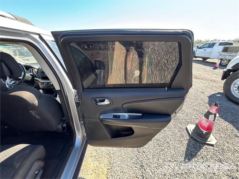 Dodge Journey 2WD SUV Automašīnas