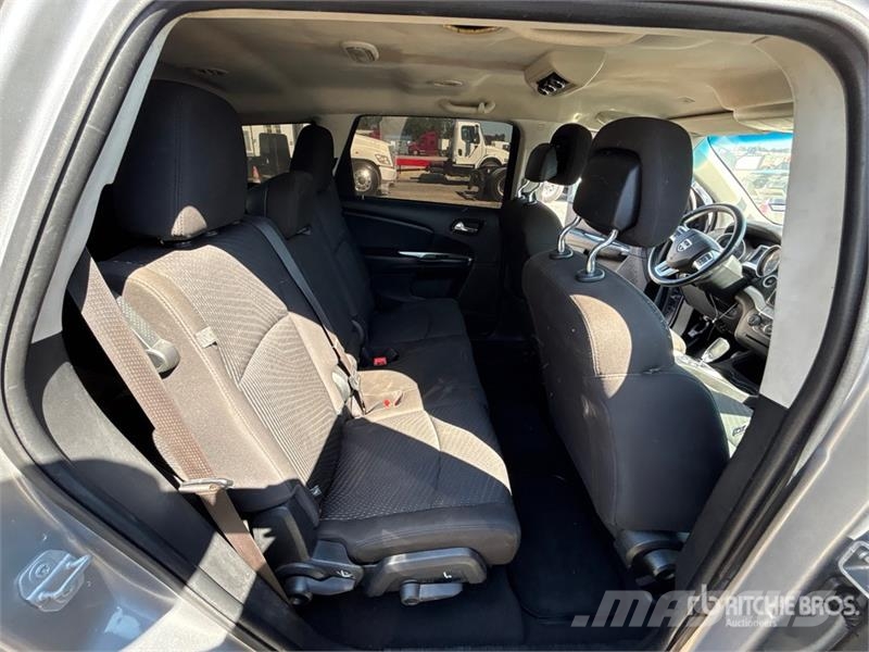 Dodge Journey 2WD SUV Automašīnas