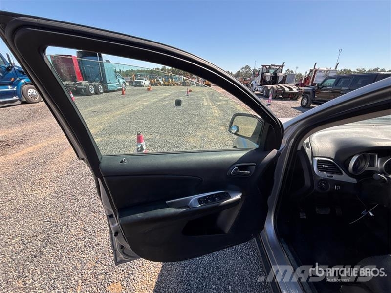 Dodge Journey 2WD SUV Automašīnas