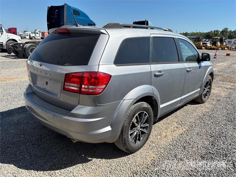 Dodge Journey 2WD SUV Automašīnas