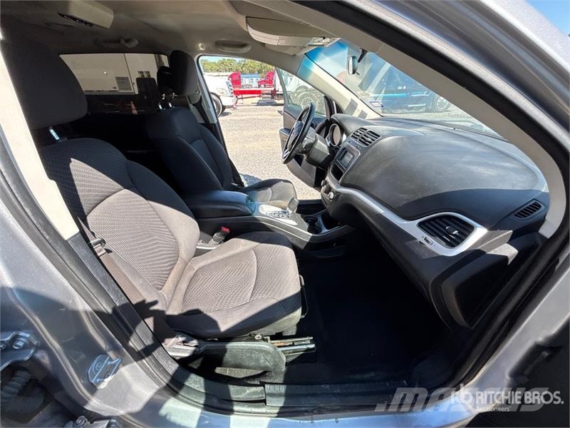 Dodge Journey 2WD SUV Automašīnas