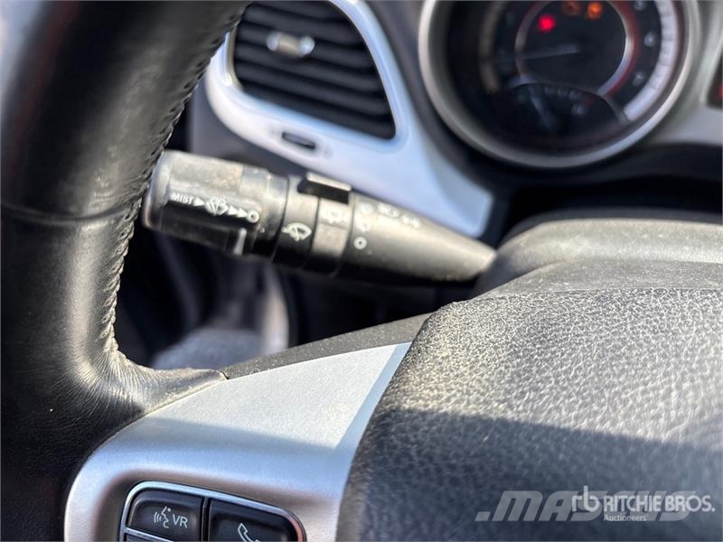 Dodge Journey 2WD SUV Automašīnas