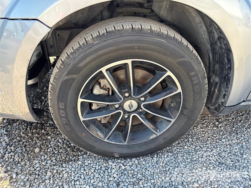 Dodge Journey 2WD SUV Automašīnas