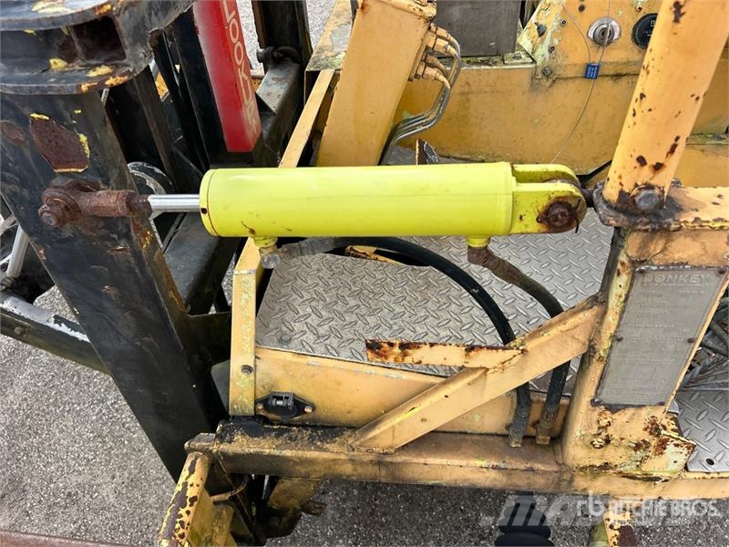 Donkey D12-3K 3000 lb 3x3 Truck Mounted Forklift Truck mounted forklifts