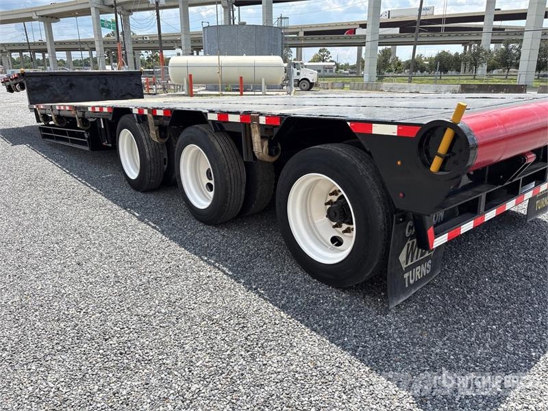 Doosan 402DCB1CHFFBT 40 ft Tri/A Step Deck Oilfield Trail Équipement de traitement