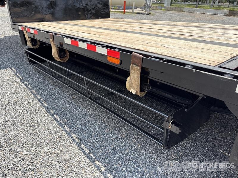 Doosan 402DCB1CHFFBT 40 ft Tri/A Step Deck Oilfield Trail Équipement de traitement