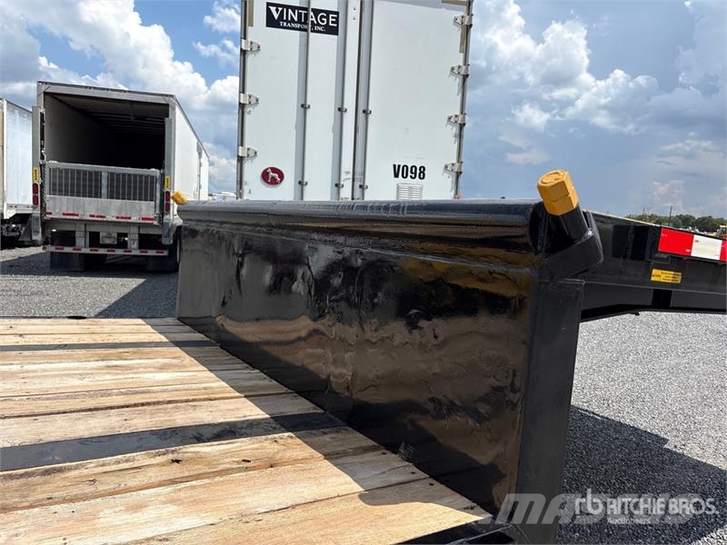 Doosan 402DCB1CHFFBT 40 ft Tri/A Step Deck Oilfield Trail Équipement de traitement