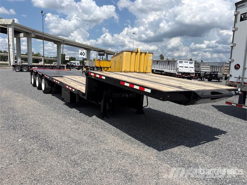 Doosan 402DCB1CHFFBT 40 ft Tri/A Step Deck Oilfield Trail Équipement de traitement