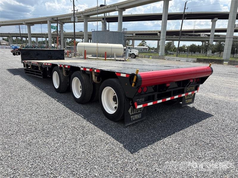 Doosan 402DCB1CHFFBT 40 ft Tri/A Step Deck Oilfield Trail Équipement de traitement