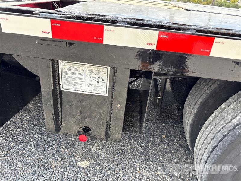 Doosan 402DCB1CHFFBT 40 ft Tri/A Step Deck Oilfield Trail Équipement de traitement