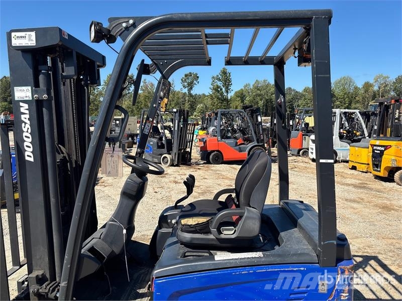 Doosan B18T-7 3200 lb Electric Forklift 전동 지게차
