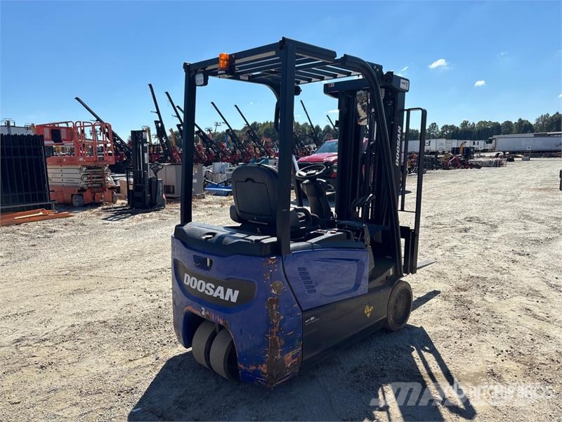 Doosan B18T-7 3200 lb Electric Forklift 전동 지게차