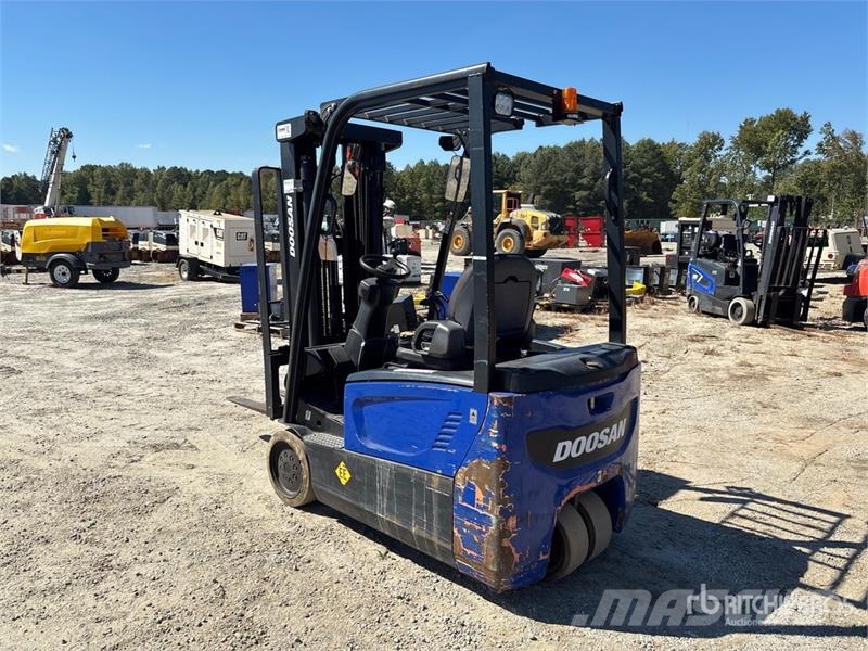 Doosan B18T-7 3200 lb Electric Forklift 전동 지게차