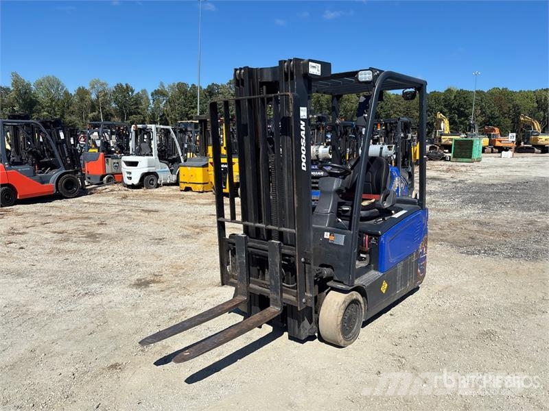 Doosan B18T-7 3200 lb Electric Forklift 전동 지게차