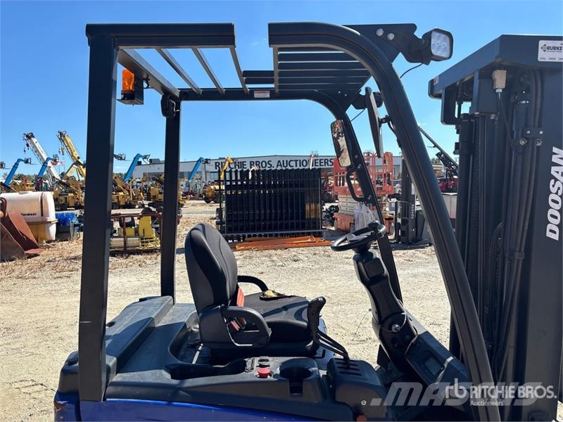 Doosan B18T-7 3200 lb Electric Forklift 전동 지게차