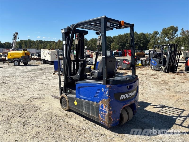 Doosan B18T-7 3200 lb Electric Forklift 전동 지게차