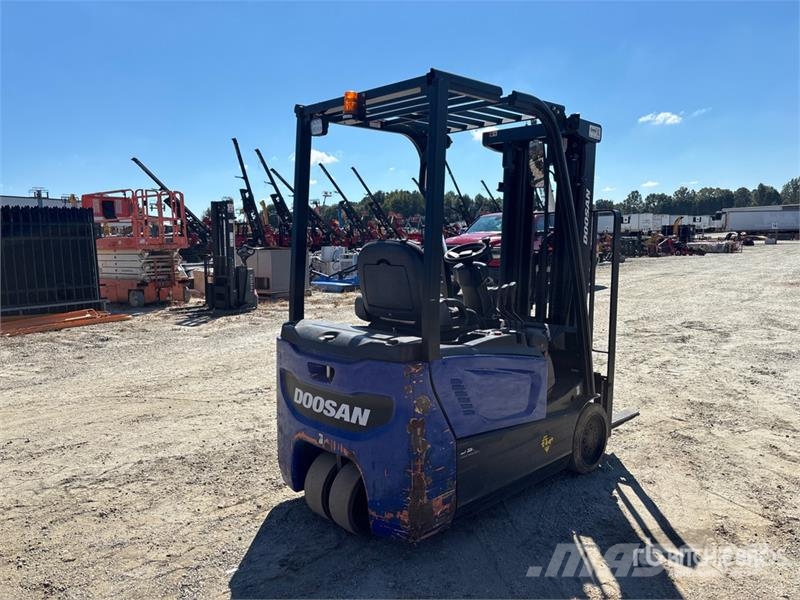 Doosan B18T-7 3200 lb Electric Forklift 전동 지게차