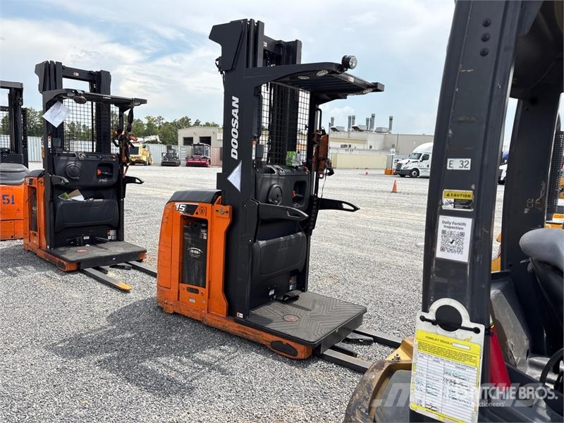 Doosan BOP15S-9 800 lb Order Picker Préparateur de commande moyenne levée