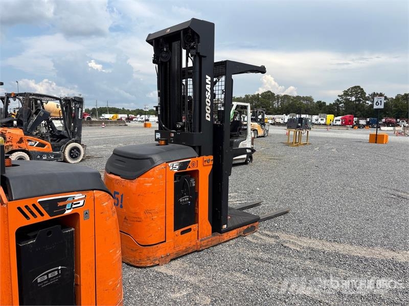 Doosan BOP15S-9 800 lb Order Picker Préparateur de commande moyenne levée