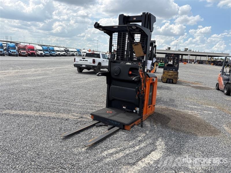 Doosan BOP15S-9 800 lb Order Picker Préparateur de commande moyenne levée