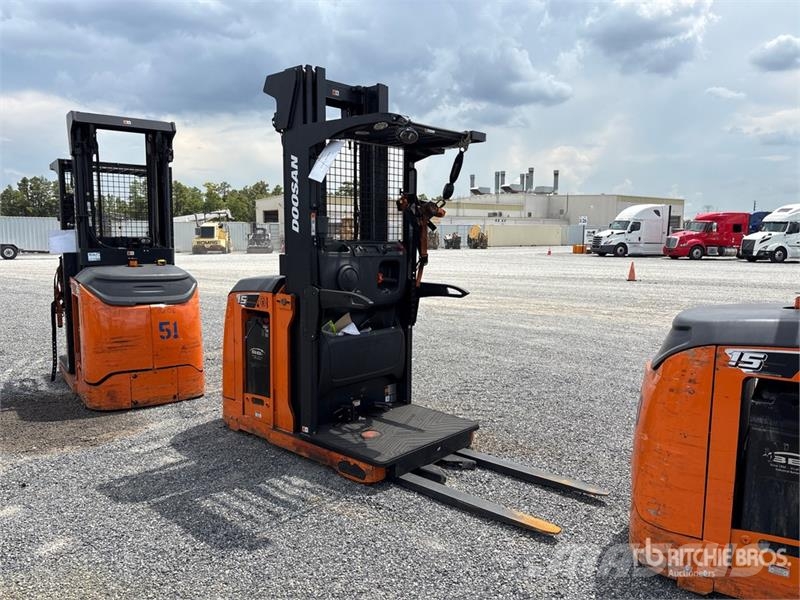 Doosan BOP15S-9 800 lb Order Picker Préparateur de commande moyenne levée