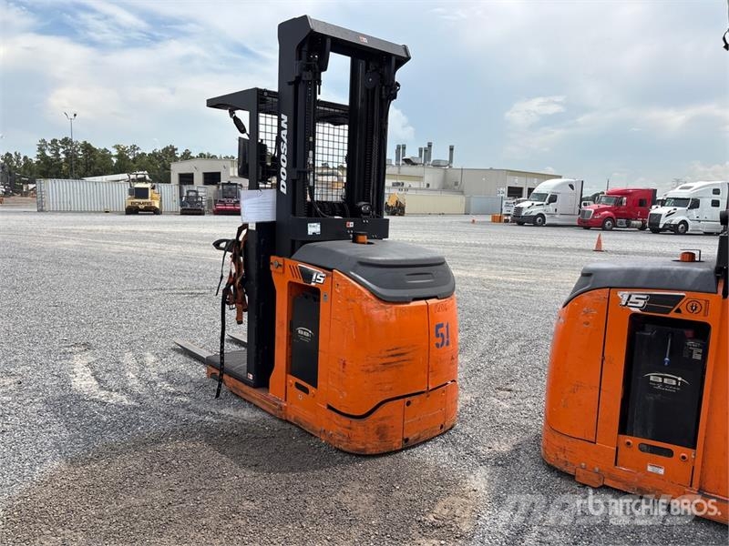 Doosan BOP15S-9 800 lb Order Picker Préparateur de commande moyenne levée
