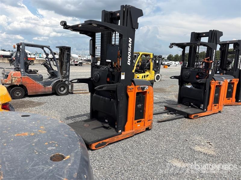 Doosan BOP15S-9 800 lb Order Picker Préparateur de commande moyenne levée