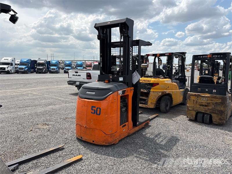 Doosan BOP15S-9 800 lb Order Picker Préparateur de commande moyenne levée