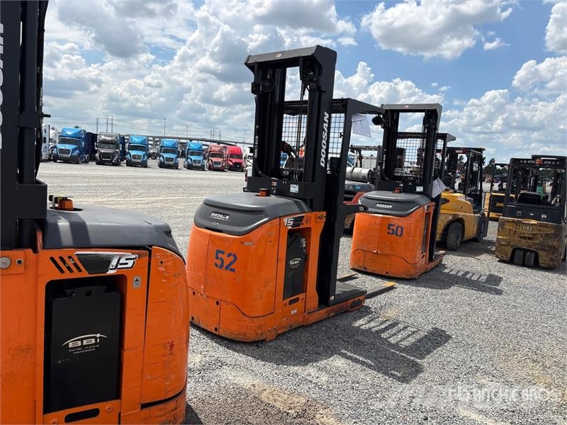 Doosan BOP15S-9 800 lb Order Picker Préparateur de commande moyenne levée