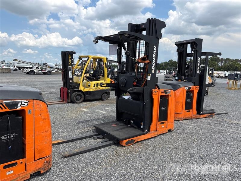 Doosan BOP15S-9 800 lb Order Picker Préparateur de commande moyenne levée