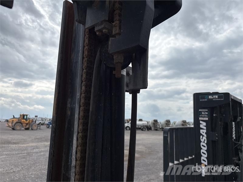 Doosan D30S7 5500 lb Cushion Tire Forklift Інше