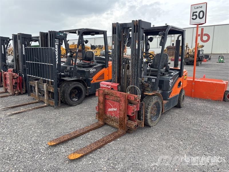 Doosan D30S7 5500 lb Cushion Tire Forklift Інше