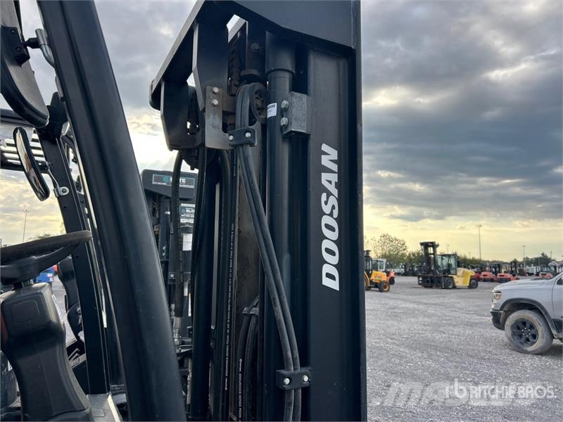 Doosan D30S7 Pneumatic Tire Forklift Gaffeltrucker - Annet